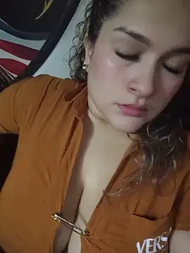 Sara smiiith211 online show from May 23, 2026, 12:49 am
