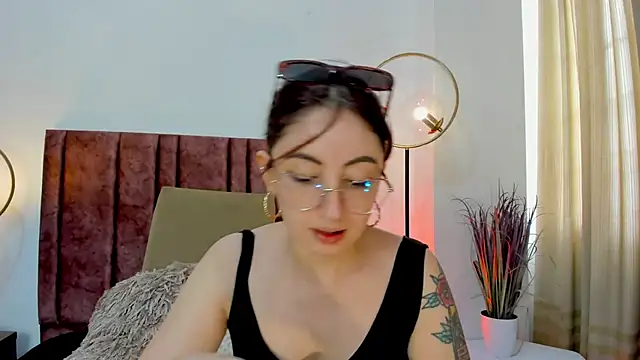 Emilywatsonn online show from December 15, 2024, 2:16 pm