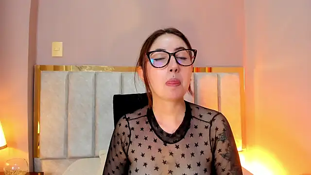 Emilywatsonn online show from November 29, 2025, 12:24 am