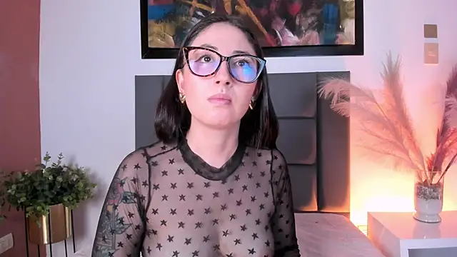 Emilywatsonn online show from June 18, 2026, 12:22 am