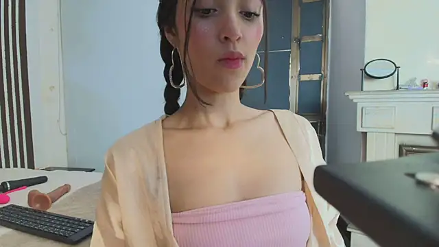 Snapshot of Ambarross chatting on January 31, 2025, 10:42 pm Ambarross online show from January 31, 2025, 10:42 pm