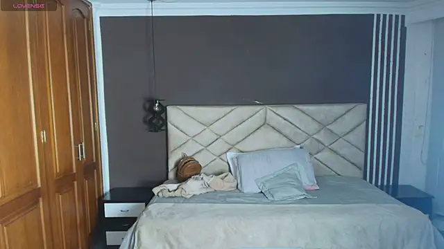 Snapshot of Ambarross chatting on February 17, 2025, 7:10 pm Ambarross online show from February 17, 2025, 7:10 pm