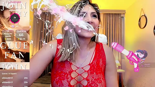 Snapshot of Melanie_silver_ chatting on December 3, 2024, 9:23 pm Melanie silver online show from December 3, 2024, 9:23 pm
