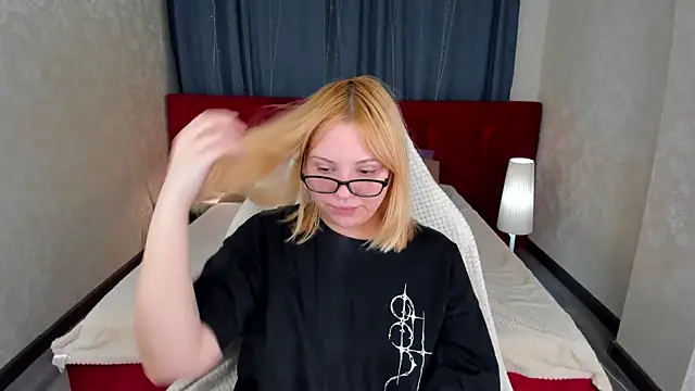 Stacy Luv online show from November 15, 2025, 9:06 am