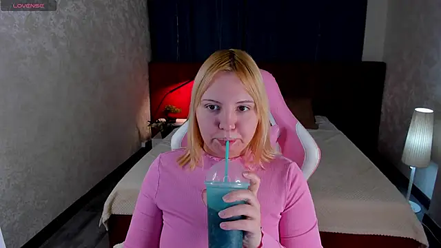 Stacy Luv online show from November 16, 2025, 9:04 am