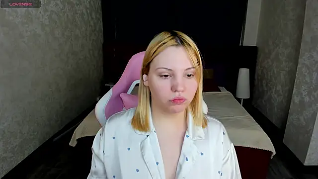 Stacy Luv online show from November 30, 2025, 9:02 am