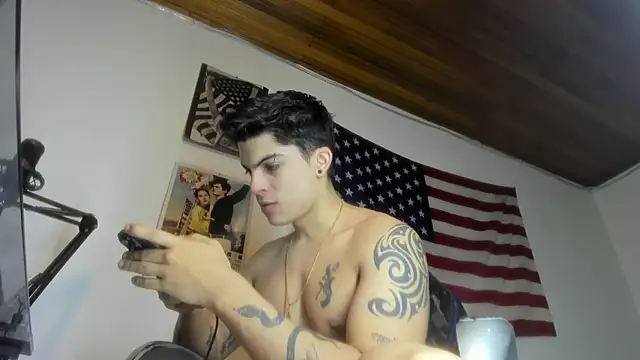 Snapshot of charlie_hotxxx chatting on February 2, 2026, 3:05 am charlie hotxxx online show from February 2, 2026, 3:05 am