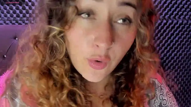 Snapshot of saara_queen_ chatting on February 11, 2025, 3:29 am saara queen online show from February 11, 2025, 3:29 am