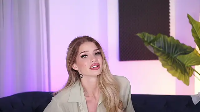 Snapshot of NicoleSarahX chatting on February 1, 2025, 2:16 am NicoleSarahX online show from February 1, 2025, 2:16 am