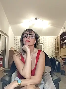 Snapshot of Tinuus chatting on November 9, 2025, 9:57 pm Tinuus online show from November 9, 2025, 9:57 pm