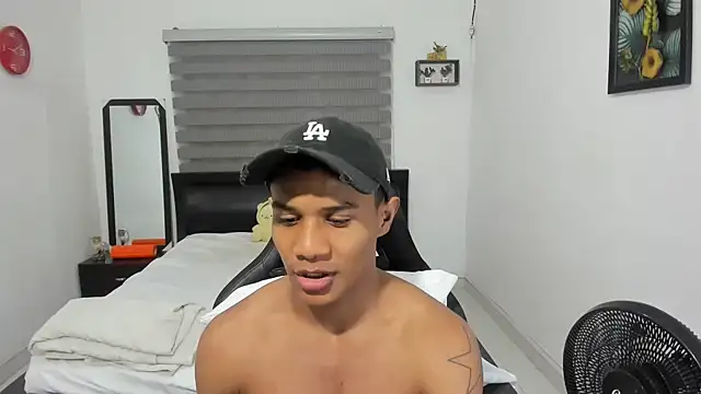 Snapshot of corzoethan chatting on December 22, 2025, 10:40 pm corzoethan online show from December 22, 2025, 10:40 pm