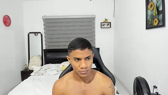 Snapshot of corzoethan chatting on January 7, 2026, 11:07 pm corzoethan online show from January 7, 2026, 11:07 pm