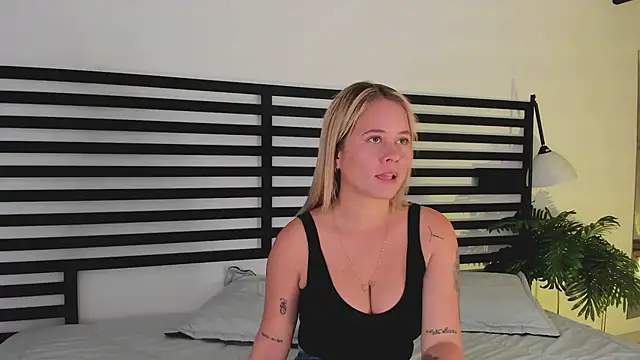 stefanny ruiz  online show from February 6, 2025, 12:26 pm