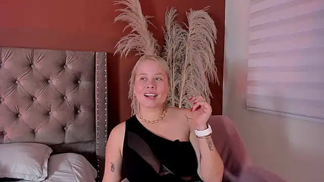 stefanny ruiz  online show from January 9, 2026, 12:41 pm