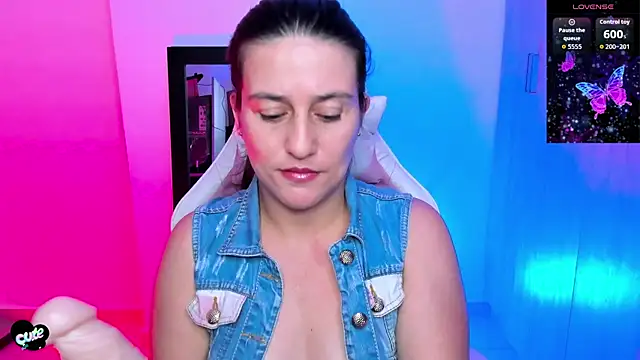 Saskyaa online show from November 30, 2025, 2:43 pm