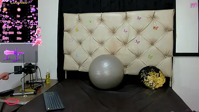 cleopatraa online show from April 14, 2026, 7:31 pm