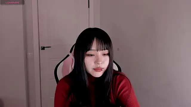 hee young11 online show from November 11, 2025, 2:33 am