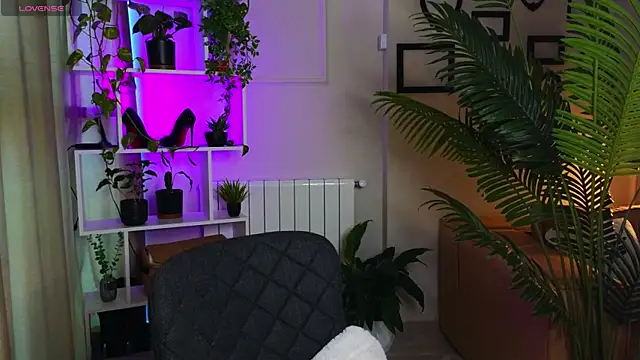 Lina-hill online show from November 30, 2025, 9:46 am