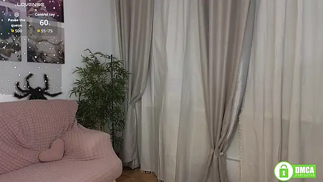 Snapshot of Charlotte_wow chatting on November 21, 2025, 10:08 pm Charlotte wow online show from November 21, 2025, 10:08 pm