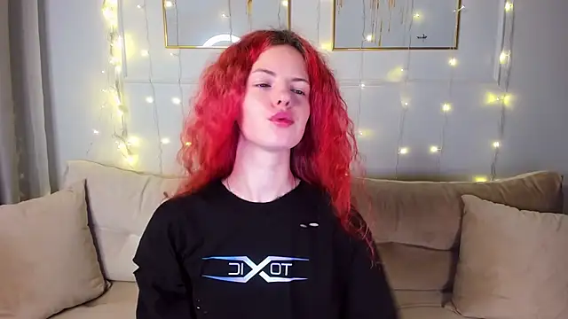 Snapshot of RubyAttwood chatting on March 8, 2025, 10:02 pm RubyAttwood online show from March 8, 2025, 10:02 pm