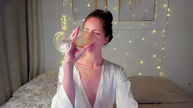 Snapshot of RubyAttwood chatting on December 2, 2025, 10:49 pm RubyAttwood online show from December 2, 2025, 10:49 pm