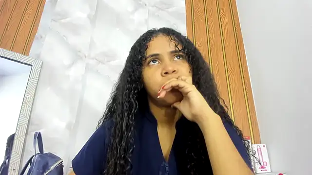 Snapshot of makena18 chatting on October 2, 2025, 2:24 pm makena18 online show from October 2, 2025, 2:24 pm