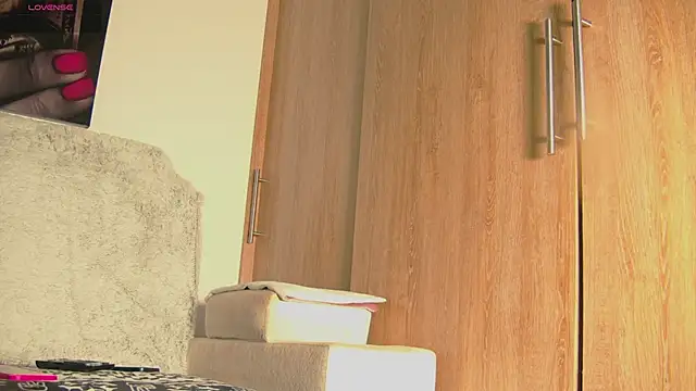 aidaadams online show from October 9, 2025, 11:19 am