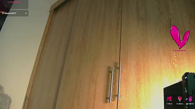 aidaadams online show from October 12, 2025, 9:19 am