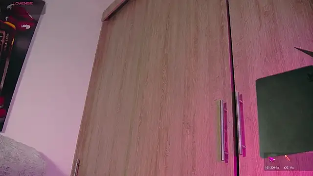 aidaadams online show from November 1, 2025, 11:01 am