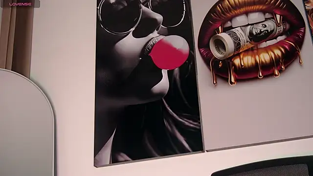 aidaadams online show from December 1, 2025, 11:26 am