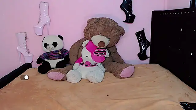 Ciinamonloren online show from March 6, 2025, 3:35 am