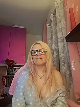 Snapshot of Angeldevilus chatting on February 2, 2025, 12:19 am Angeldevilus online show from February 2, 2025, 12:19 am