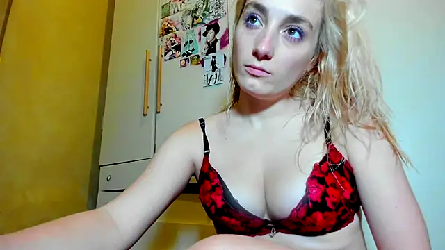 Snapshot of Monicbabe chatting on September 22, 2025, 9:50 pm Monicbabe online show from September 22, 2025, 9:50 pm