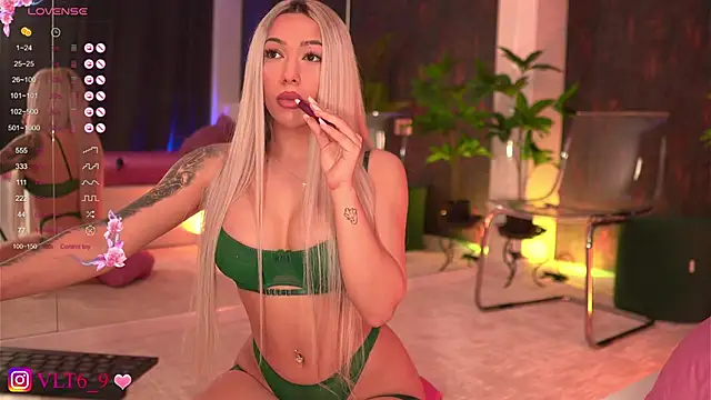 violettabunny03 online show from February 25, 2025, 10:39 pm