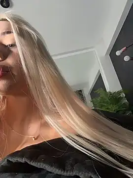 Snapshot of violettabunny03 chatting on February 12, 2026, 4:07 am violettabunny03 online show from February 12, 2026, 4:07 am