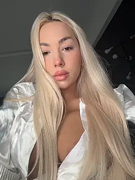 Snapshot of violettabunny03 chatting on February 13, 2026, 3:35 am violettabunny03 online show from February 13, 2026, 3:35 am