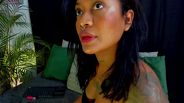 JulianaMiller online show from June 28, 2026, 5:13 am