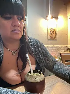 Sensualmente333 online show from May 28, 2026, 12:24 pm