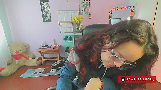 Snapshot of Scarletleon77 chatting on February 18, 2025, 4:16 pm Scarletleon77 online show from February 18, 2025, 4:16 pm