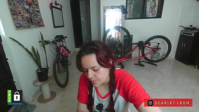 Snapshot of Scarletleon77 chatting on October 7, 2025, 3:42 pm Scarletleon77 online show from October 7, 2025, 3:42 pm