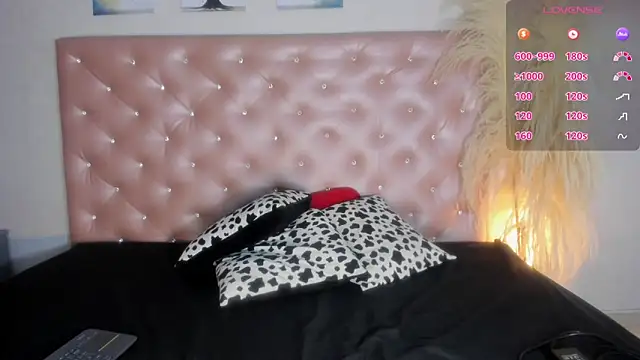 paulinasaeEnz online show from November 17, 2025, 1:17 pm