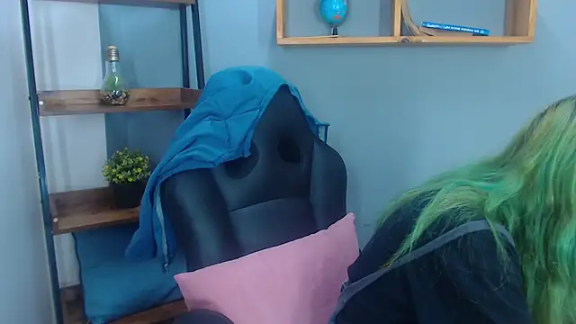 Erika Stevens online show from November 15, 2025, 1:25 am