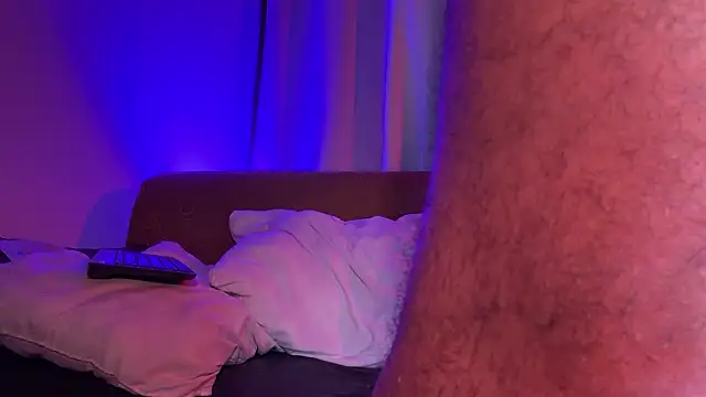 Snapshot of axel_giracr chatting on February 1, 2026, 9:35 pm axel giracr online show from February 1, 2026, 9:35 pm