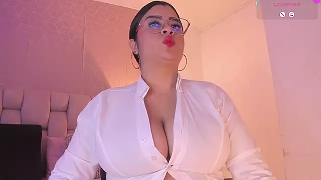 Snapshot of Emilyboobss chatting on February 21, 2025, 4:40 am Emilyboobss online show from February 21, 2025, 4:40 am