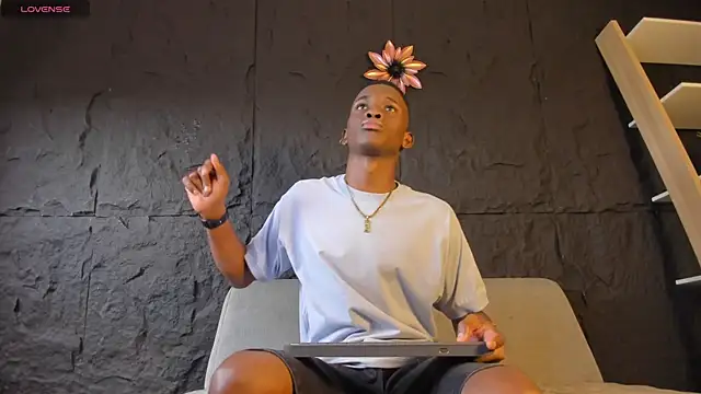 JacksonMuller  online show from November 24, 2025, 12:38 pm