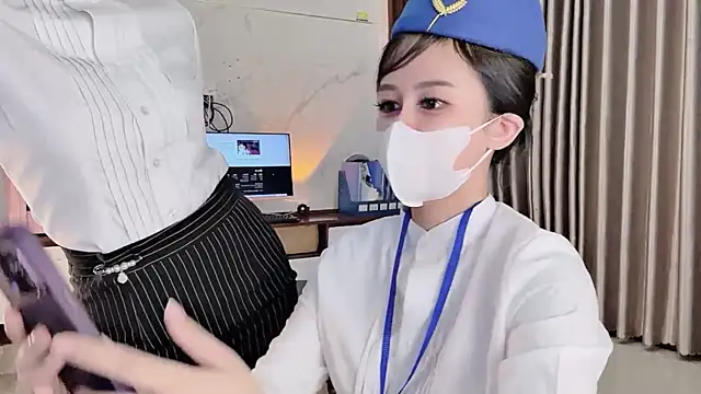 Mono-Stewardesss online show from November 1, 2025, 1:02 pm