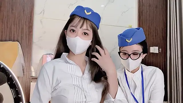 Mono-Stewardesss online show from November 10, 2025, 4:17 pm