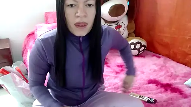 Cristal w online show from November 24, 2025, 3:23 pm