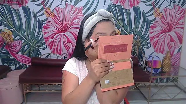 Small naughty  online show from April 6, 2026, 1:12 pm