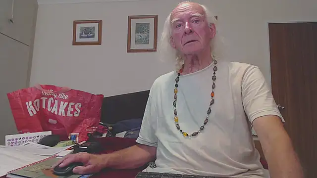 WaverlyKernow online show from September 21, 2025, 1:35 pm